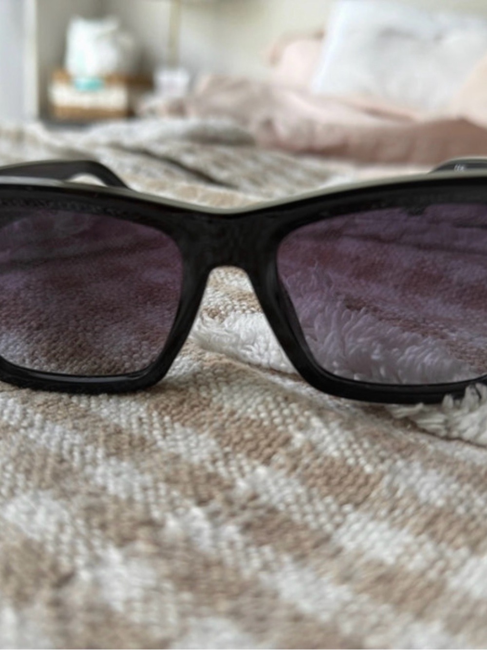 Quay “No apologies” Black Frame Sunglasses